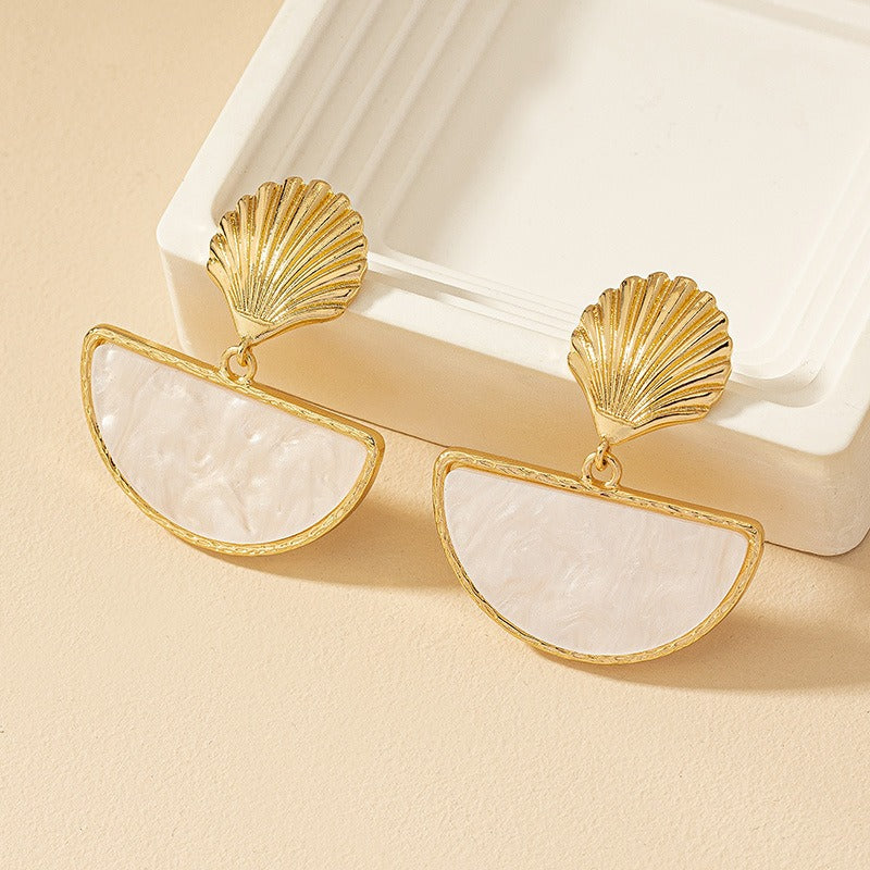 French retro fashion commuter half-circle earrings
