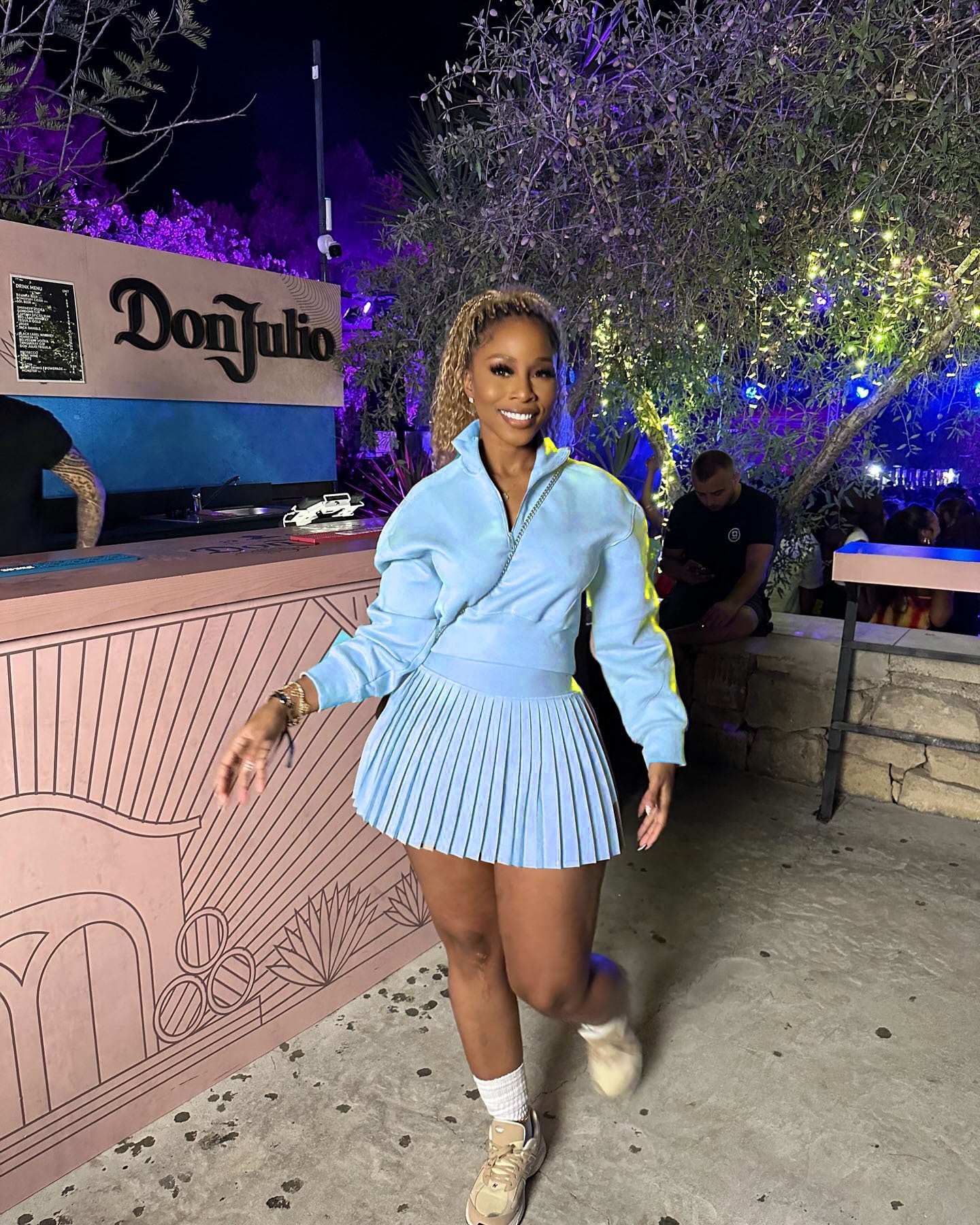 Autumn new fresh and sweet long sleeved sweatshirt, high waisted pleated short skirt, fashionable casual set