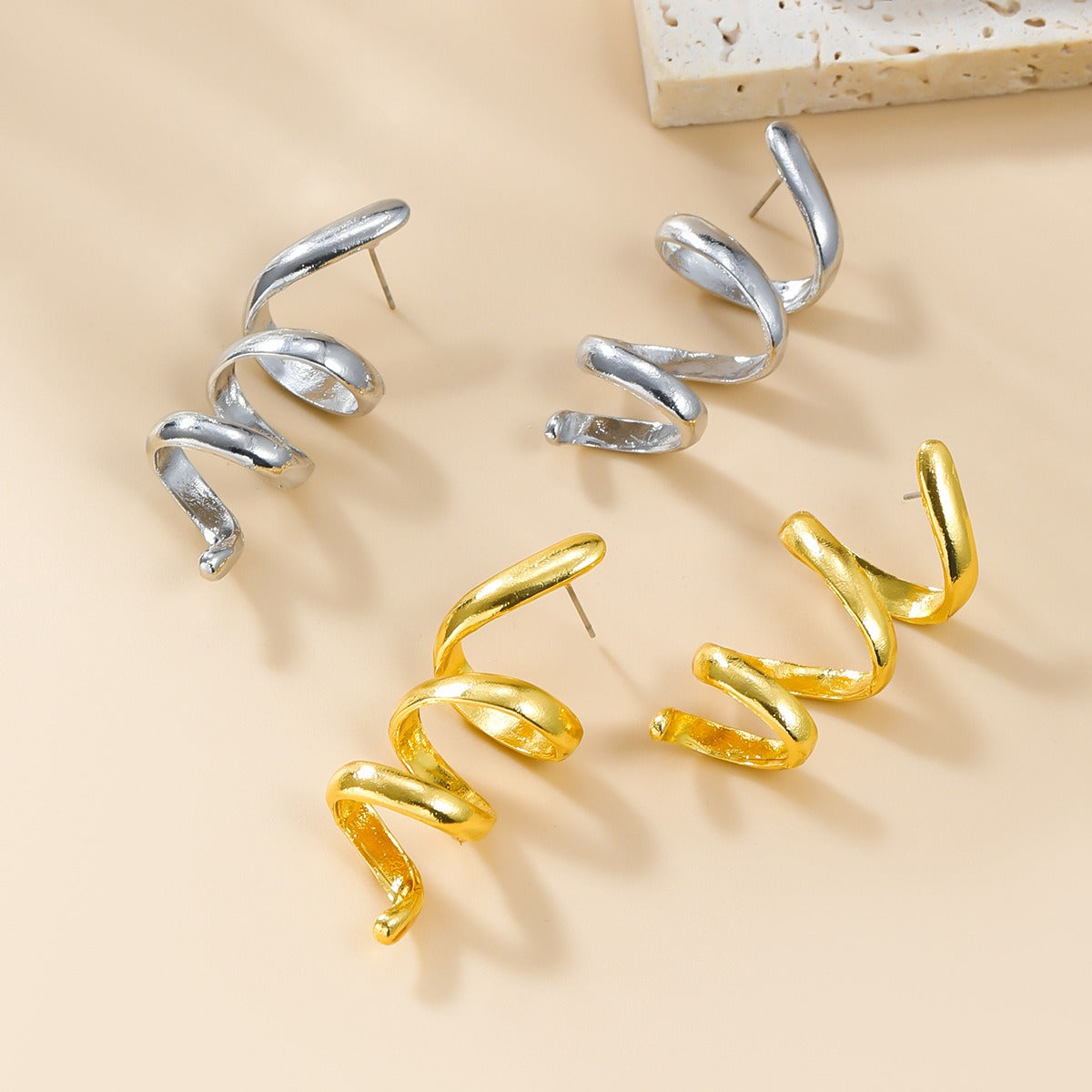 Alloy earrings for women's fashionable design with threaded metal earrings