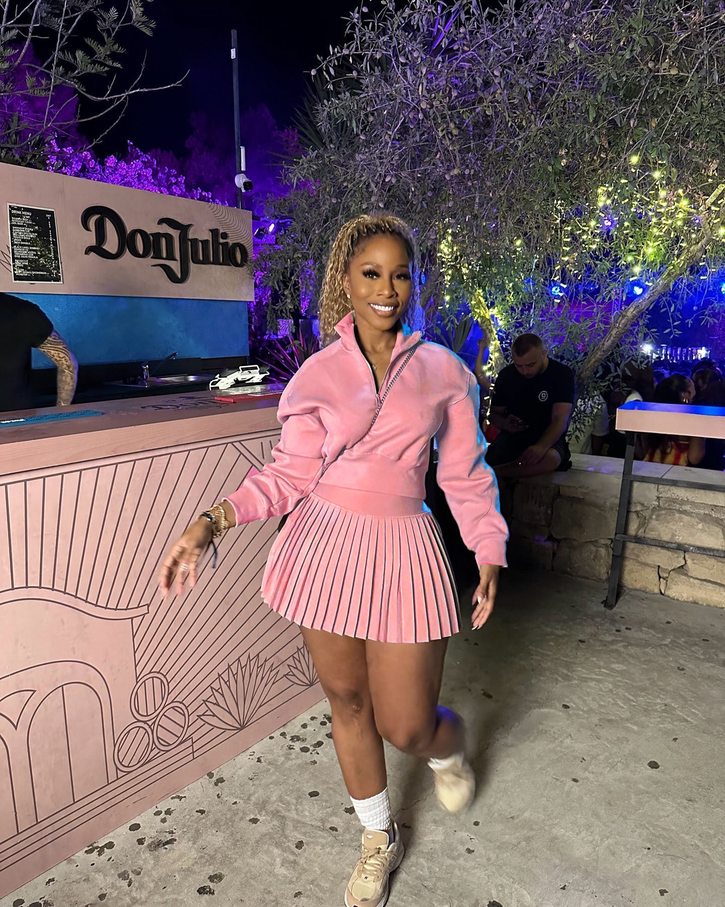 Autumn new fresh and sweet long sleeved sweatshirt, high waisted pleated short skirt, fashionable casual set