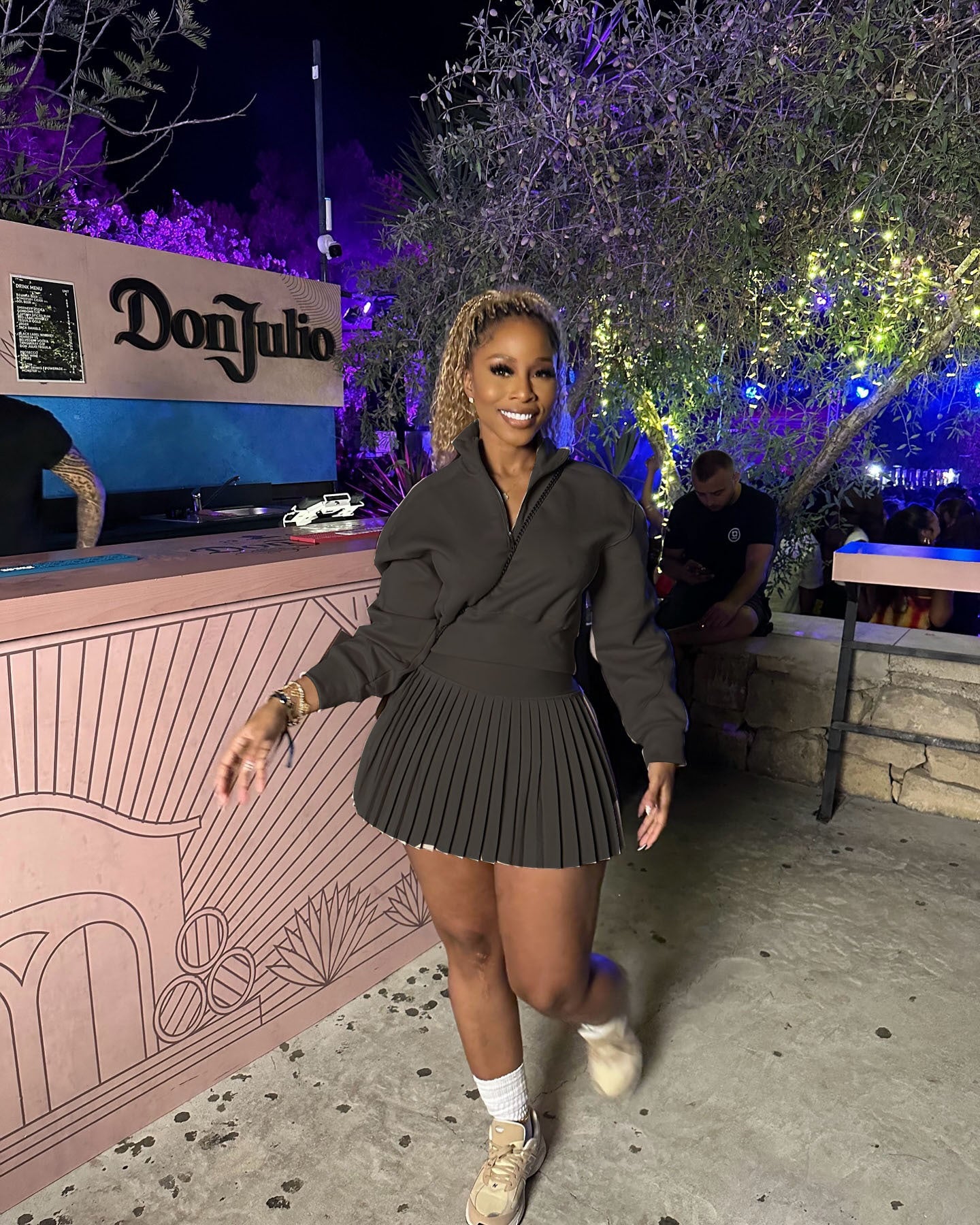 Autumn new fresh and sweet long sleeved sweatshirt, high waisted pleated short skirt, fashionable casual set